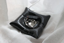 PILLOW CATCHALL TRAY