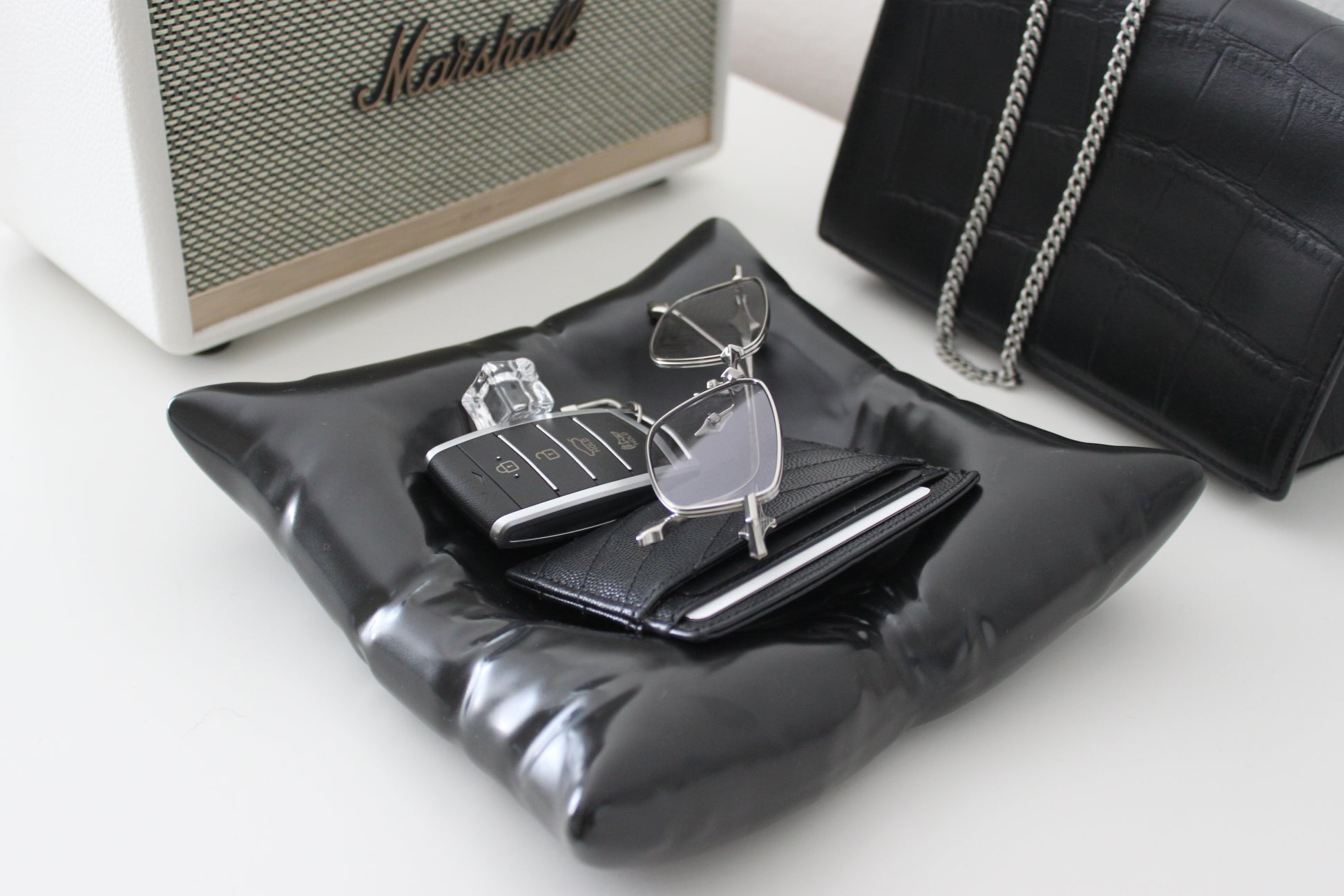 PILLOW CATCHALL TRAY